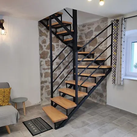 Apartman Mikela Apartment *